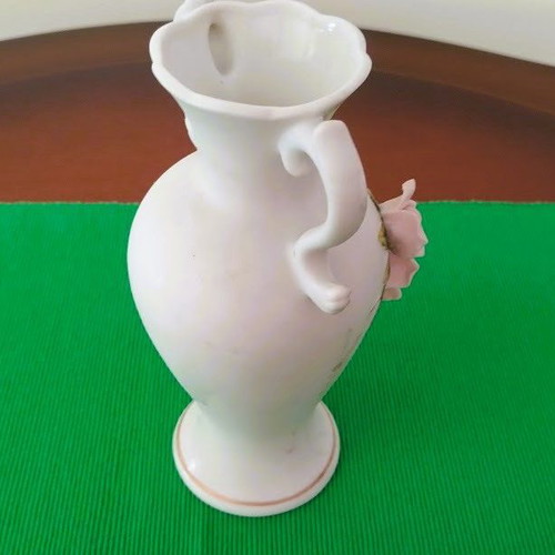 Vase with 3D pink roses porcelain like new