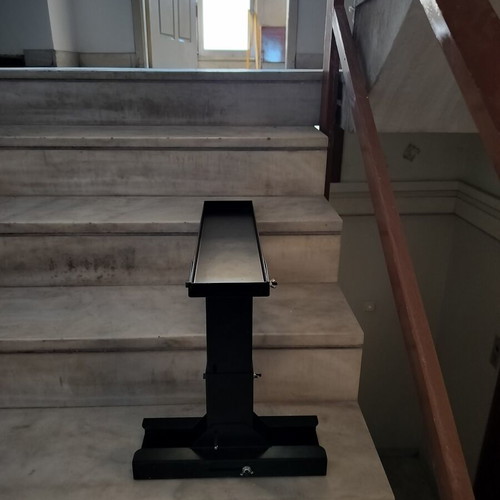 Foldable Stair Pedestal Adjustable Height 23.5-39 cm, Like New