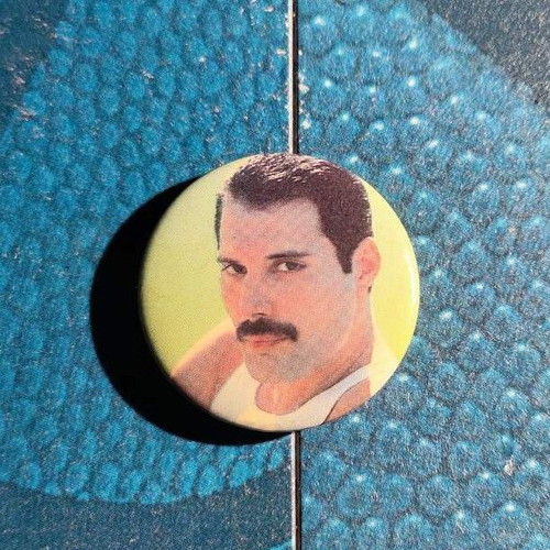 Set of 5 extremely rare vintage Guns'n'Roses and Freddie Mercury memorabilia like new