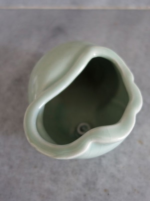 Ceramic vase green crackle used, Japanese shell-shaped