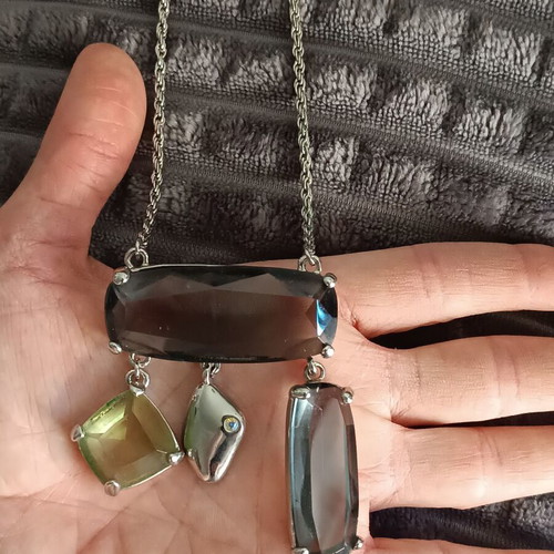 Benetton necklace like new, green