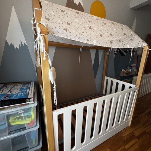 Casababy convertible baby cot like new with mattress and protective cover