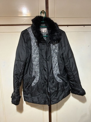 Concept women's jacket with fur like new, size M