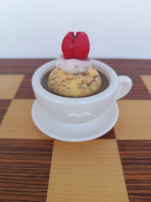 Handmade aromatic candle with porcelain container