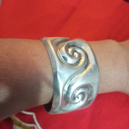 Silver 925 bracelet Mexico silver used with archaic designs and safety chain rings