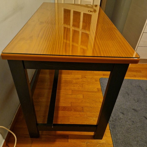 Wooden desk like new 110x60 with glass surface