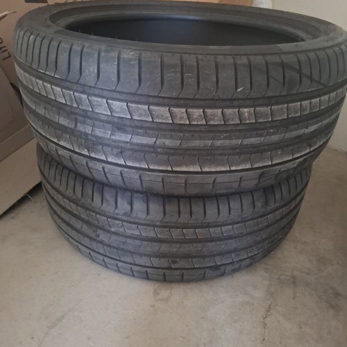 Pirelli car tires like new 285/40/23