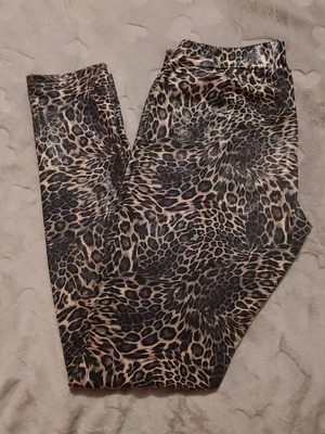 Leopard leggings used, one size