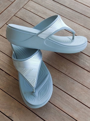 Crocs Monterey Metallic flip flops size 38 like new, grey silver