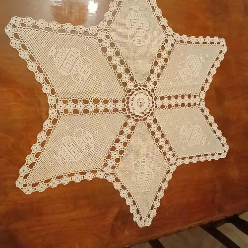 Handmade embroidery set like new, 2 pieces