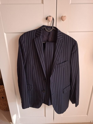 Tailor navy pinstripe suit no 48
