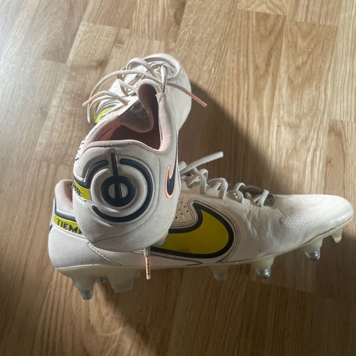 Nike Tiempo Legend SG football shoes like new, size 44