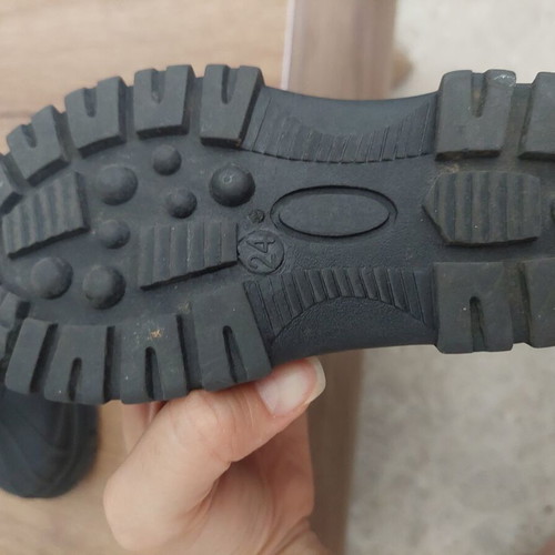 Children's waterproof snow boots size 24 like new, black-orange