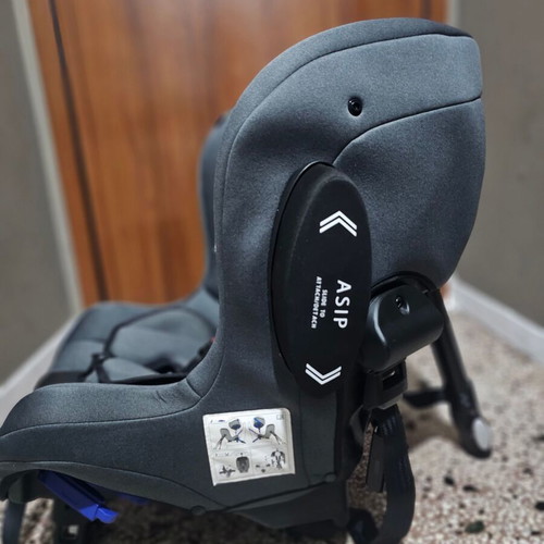 Axkid Minikid 2 Premium car seat like new 0-7 years