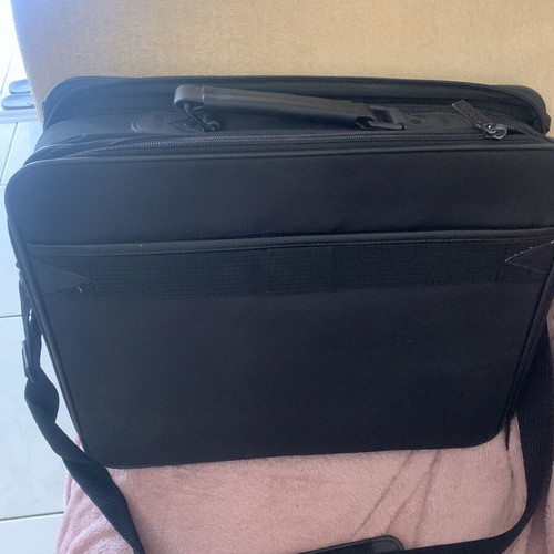Dell laptop bag like new with two zip compartments black