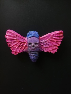 Handmade magnet like new, white cement and acrylics