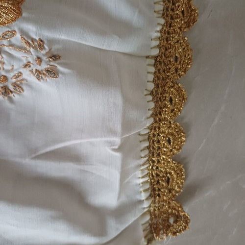 Hand-Embroidered Table Linen like new, 105x42 cm