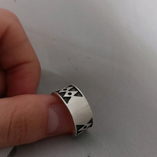 Handmade carved 925 silver geometric ring like new