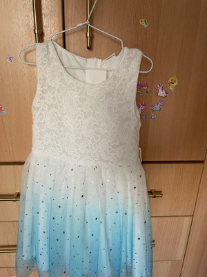 Girl's dress like new with white ribbon at the waist