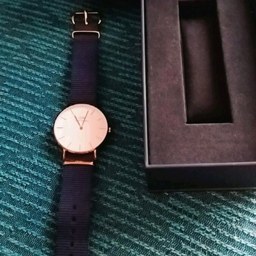 Daniel Wellington wristwatch used, blue navy with gold details