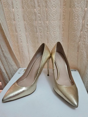 Χρυσή γόβα Zara νούμερο 38 σαν καινούργιο