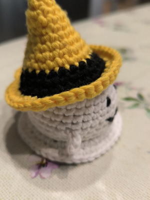 Knitted ghost with hat handmade new