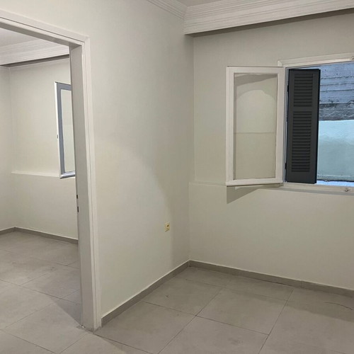 Γκαρσονιέρα 32 τ.μ. ισόγειο με κλιματισμό στις Συκιές