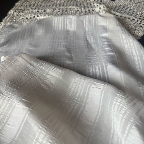 Silk runner like new with floss thread lace