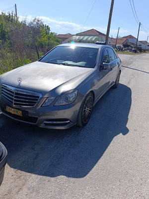 Mercedes-Benz E 220 λιμουζίνα μεταχειρισμένη, πετρέλαιο, αυτόματο, ασημί