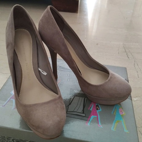 Stradivarius suede beige pumps like new