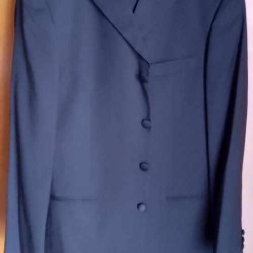 Mavecon Suit made in Italy 100% viscose like new, black, size M