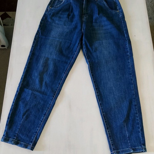 Jean mom fit size M like new, blue