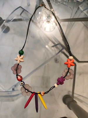 Necklace 40 centimeters with colorful elements