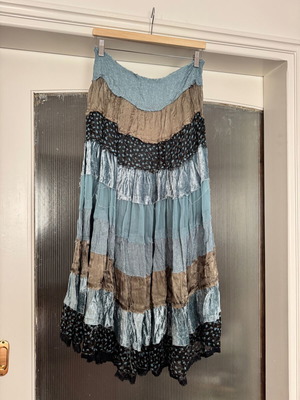 Midi tiered skirt like new, size 40, multicolor