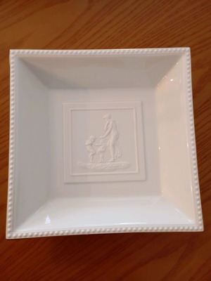 J.L.Coquet Limoge ashtray like new with glossy design and gold border