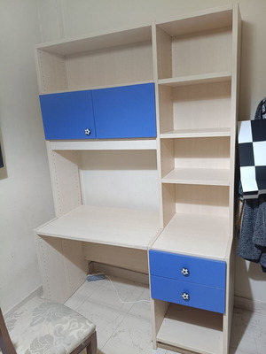Modeco desk with bookshelf