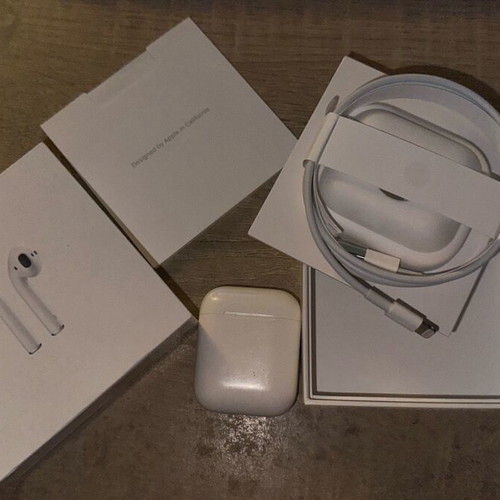 Apple AirPods 1 2nd Generation used, for parts only