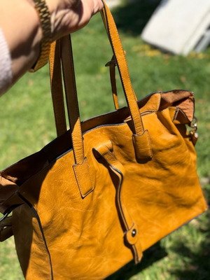 A To Z Greek shoulder bag like new, yellow and gold, soft leather