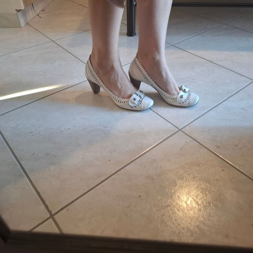 Bronx white leather pumps size 39 like new, spring summer design