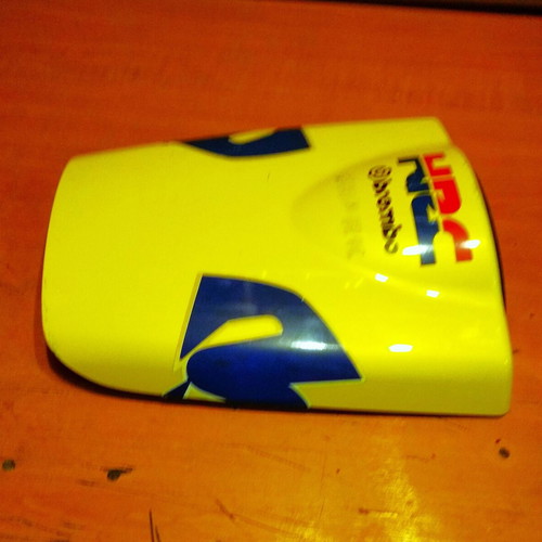 Honda CBR 600RR genuine solo seat cover like new, gold-yellow pearl