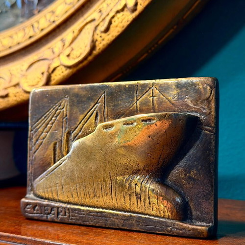 Eva Divari sculpture