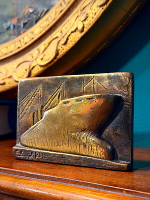 Eva Divari sculpture