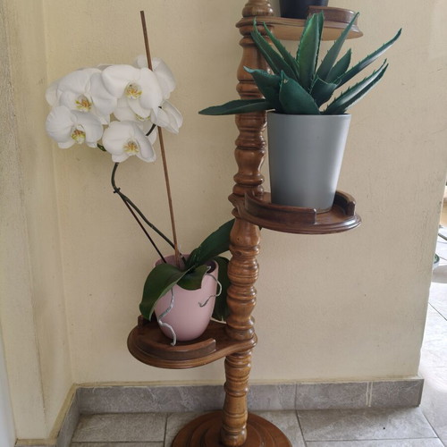Vintage turned wood plant stand with 3 removable levels like new