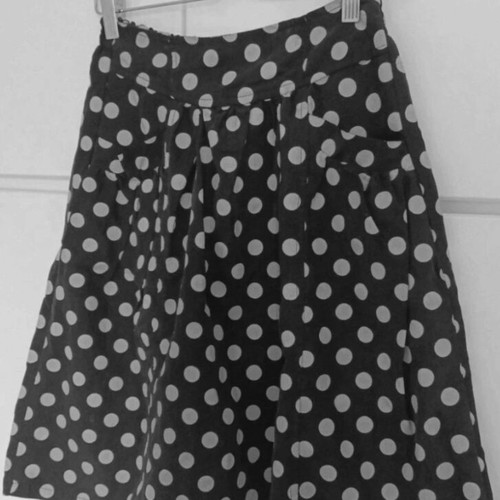 Skirt polka dot one size like new with elastic and two front pockets