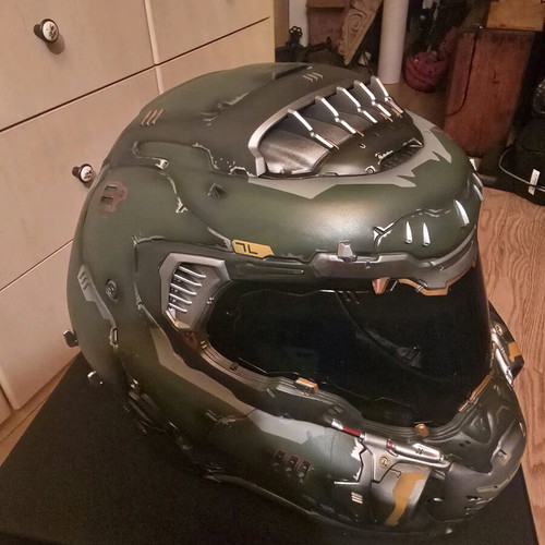Doom Eternal Collector's Edition PS4 like new with wearable helmet
