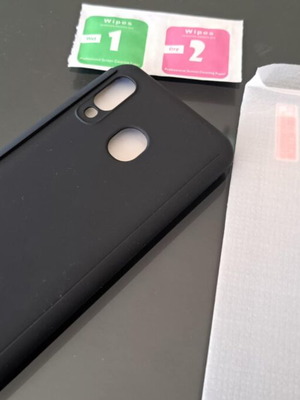 Samsung A40 case and screen protector new