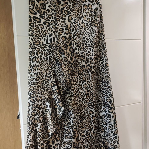Wrap satin leopard skirt like new, black and beige