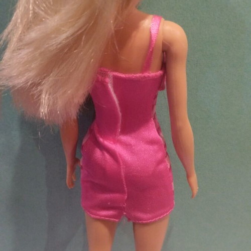 Barbie Fashionista like new, beautiful doll
