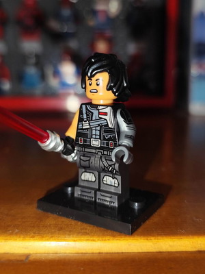 Φιγούρα Darth Devastator Vest σαν καινούργιο με κόκκινο lightsaber και βάση