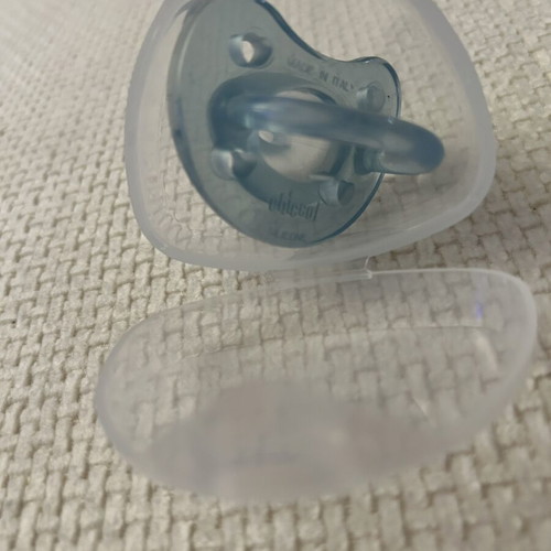 Nuk and Chicco pacifiers like new, for babies 6+ months